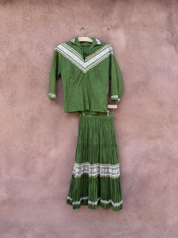 Fiesta/Patio Outfit with Interchangable Tops Green with White and Gold Ric Rac